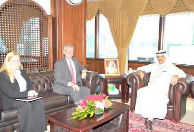  معالي رئيس جهاز المساحة والتسجيل العقاري يستقبل السفير الامريكي