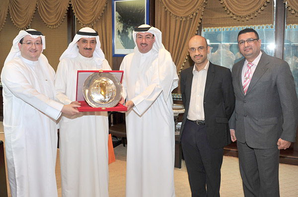 معالي رئيس جهاز المساحة والتسجيل العقاري يكرم فريق إدارة نظم المعلومات