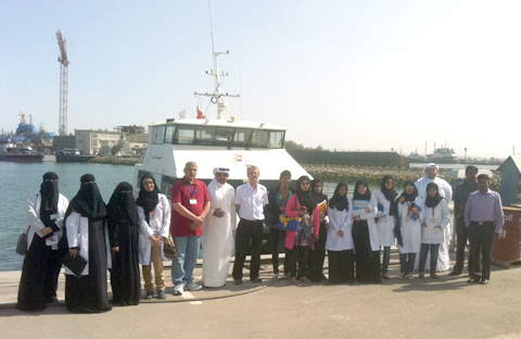 إدارة المسح البحري تستقبل مجموعة من طلبة جامعة البحرين 