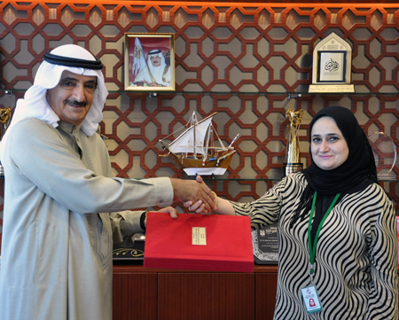     معالي رئيس الجهاز يستقبل الباحثة امل عرشي