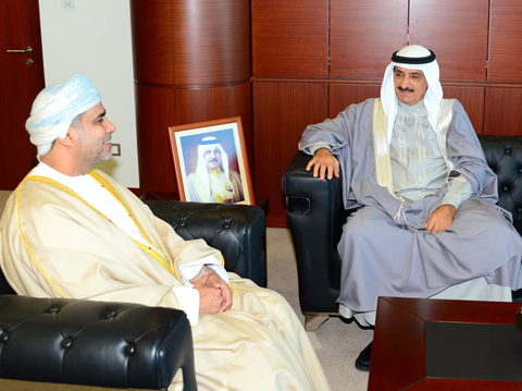 رئيس جهاز المساحة والتسجيل العقاري يستقبل السفير العماني