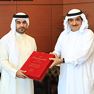 معالي رئيس جهاز المساحة والتسجيل العقاري يستقبل الموظف أحمد الجاسم