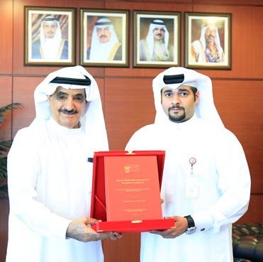 استقبل معالي رئيس جهاز المساحة والتسجيل العقاري في مكتبة الموظف جمعة محمد الدوي 