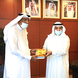 رئيس جهاز المساحة والتسجيل العقاري يستقبل الكاتب إبراهيم الدوسري