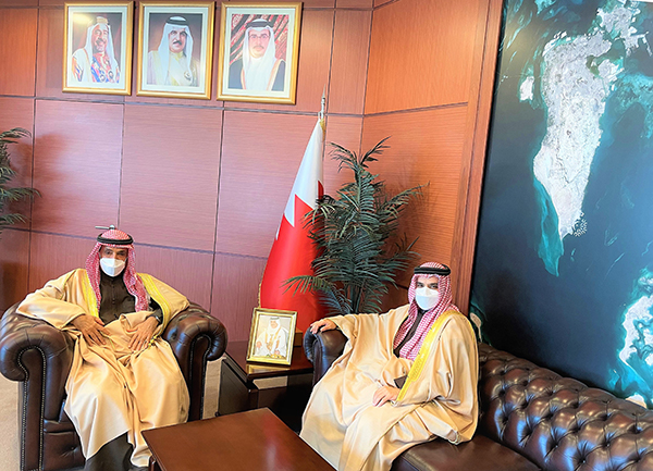 معالي الشيخ سلمان بن عبدالله آل خليفة يستقبل سعادة سفير مملكة البحرين لدى المملكة العربية السعودية الشقيقة 