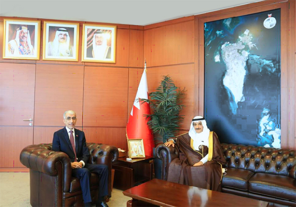 معالي الشيخ سلمان بن عبدالله آل خليفة يستقبل سعادة وزير الاشغال 