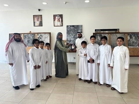 تعزيزاً لمبدأ الشراكة المجتمعية جهاز المساحة والتسجيل العقاري ينظم يوماً علمياً للناشئة