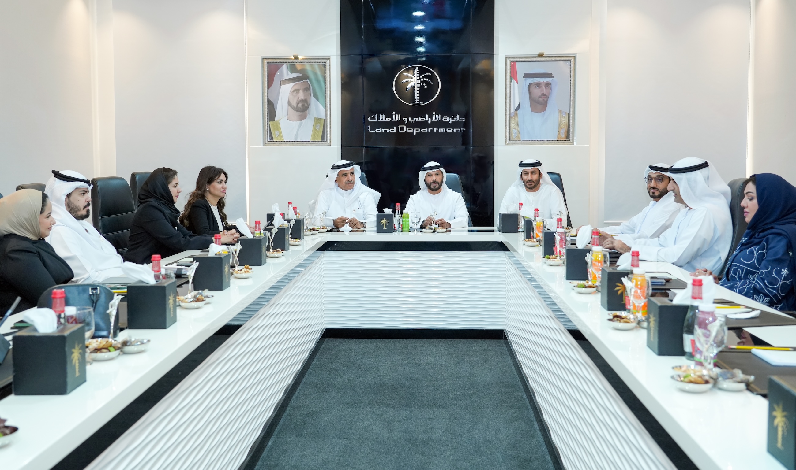 رئيس جهاز المساحة والتسجيل العقاري يزور أراضي دبي