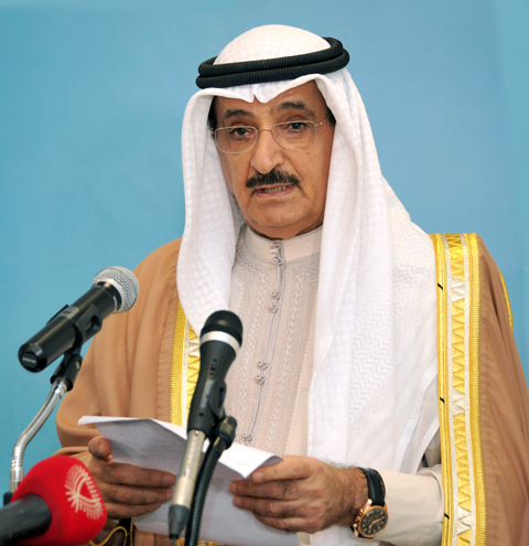 معالي الشيخ سلمان بن عبدالله آل خليفة يكرم خريجي جمعية السنابل لرعاية الايتام