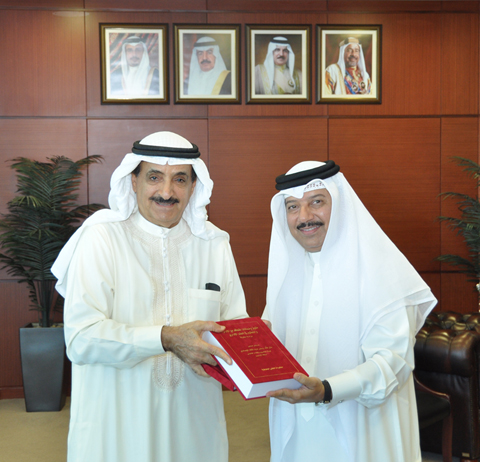 معالي رئيس جهاز المساحة والتسجيل العقاري يستقبل الباحث الدكتور مال الله الحمادي