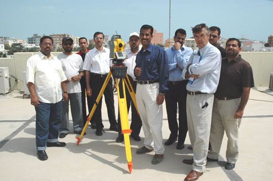 تدريب مهندسين ومساحين بالجهاز على أحدث الأجهزة المساحية 