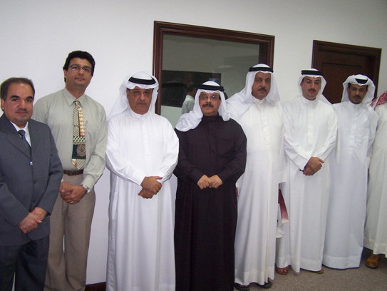 بحضور سعادة الشيخ عبدالرحمن آل خليفة إدارة الشئون الفنية تودع وتكرم الموظف سيف البنعلي