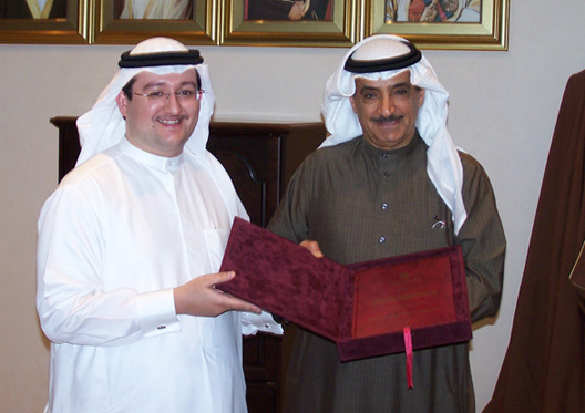 معالي رئيس جهاز المساحة والتسجيل العقاري يستقبل الموظف حامد أبو الفتح