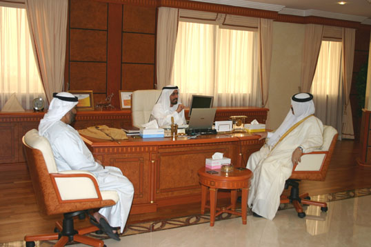 زيارة وفد من جهاز المساحة والتسجيل العقاري لدائرة أراضي دبي