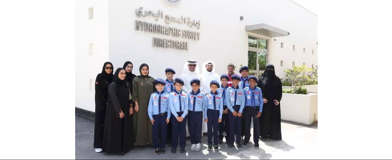 جولة تعريفية لطلبة الكشافة بإدارة المسح البحري