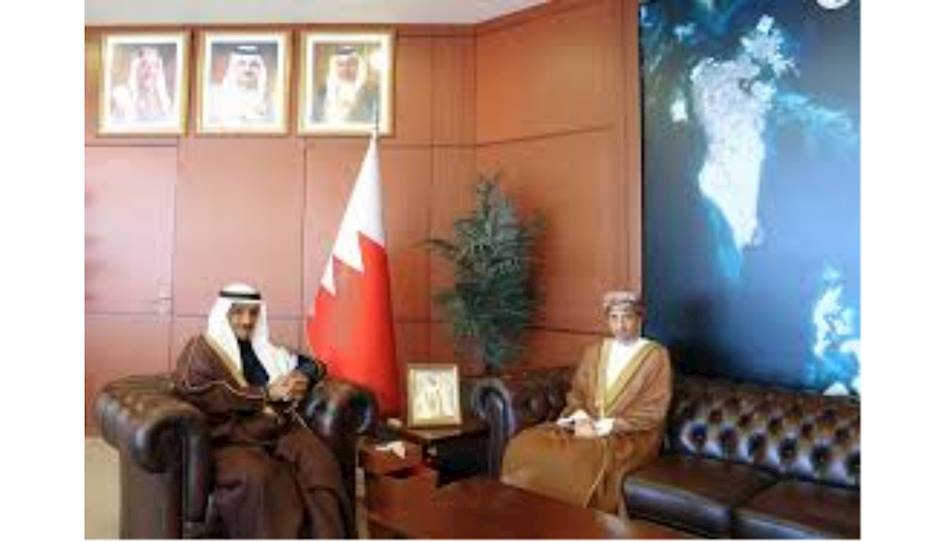 معالي رئيس جهاز المساحة والتسجيل العقاري يثني على جهود السفير العماني لتعزيز العلاقات البحرينية العمانية